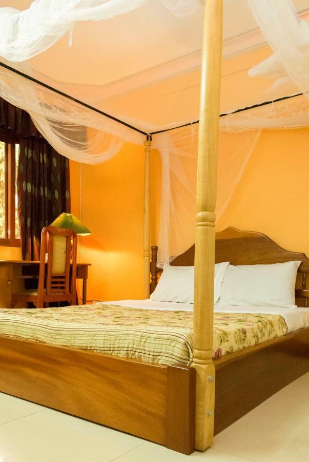 Kayegi Hotel Mbale Buitenkant foto
