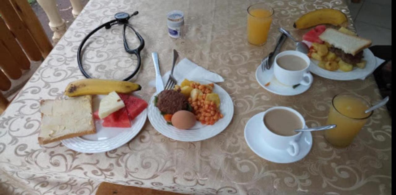 Kayegi Hotel Mbale Buitenkant foto